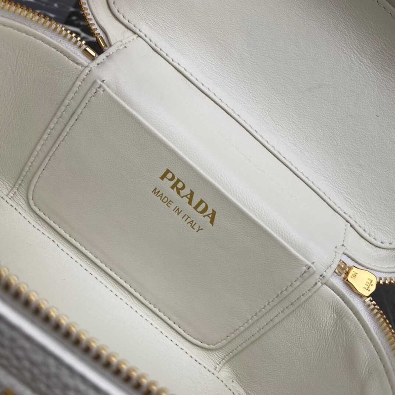 Pra*a re-edition 2005 shoulder bag nylon mint white