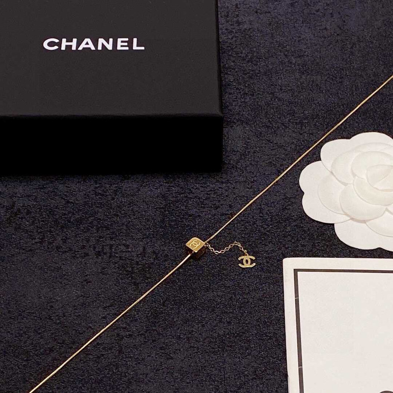 Ch*el cc pendant necklace gold