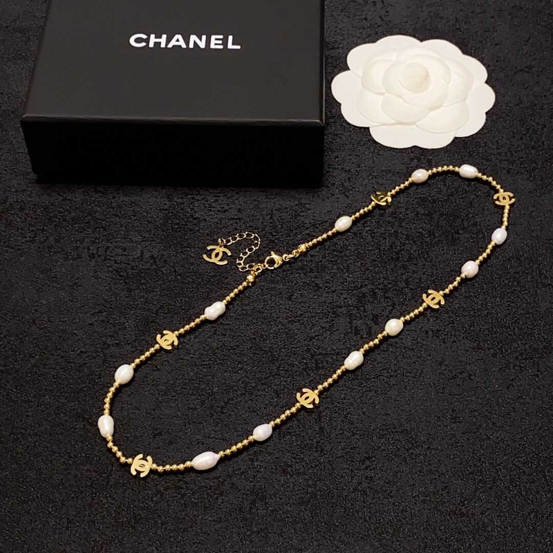 Ch*el pearl necklace gold