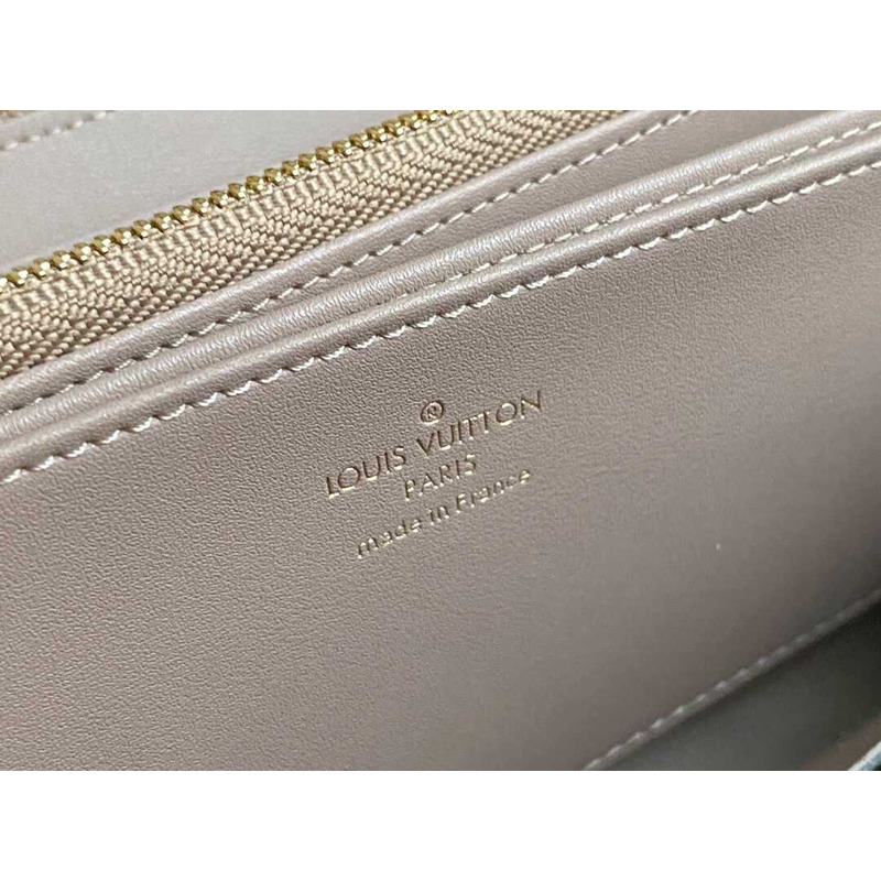l**is V*t*n zippy wallet nude pink