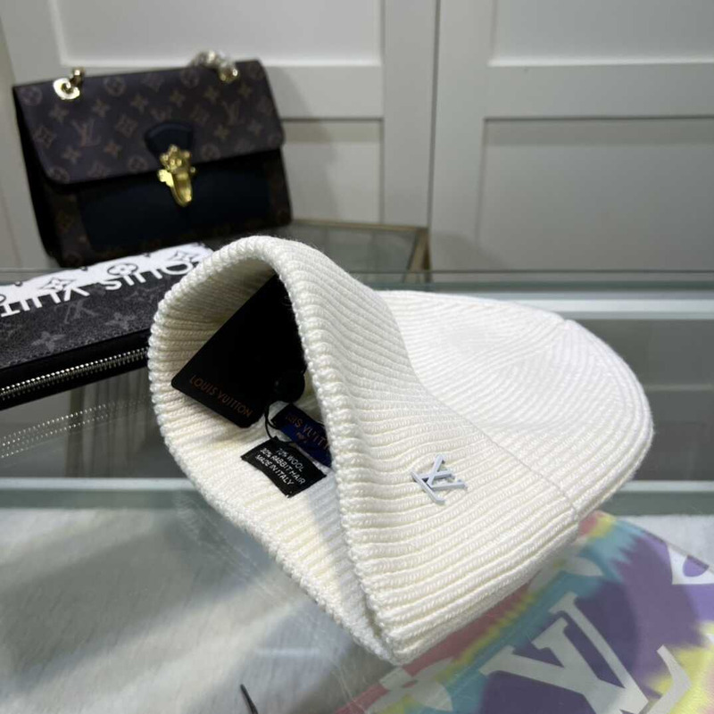 l**is V*t*n cashmere ahead beanie white