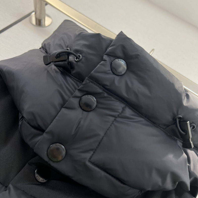 B**rry detachable sleeve hooded puffer jacket black