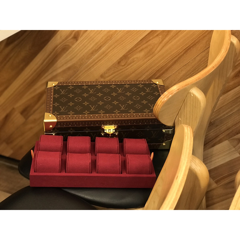 l**is V*t*n coffret 8 montres rouge fushion