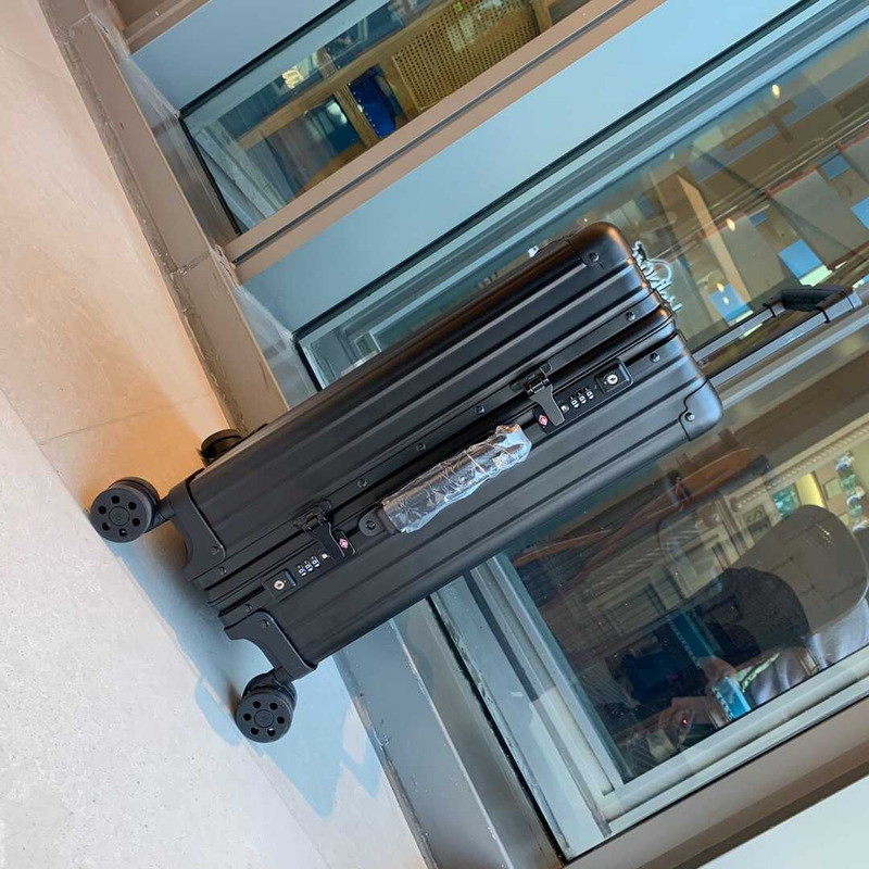 Rimowa Metallic Classic Cabin Luggage Black