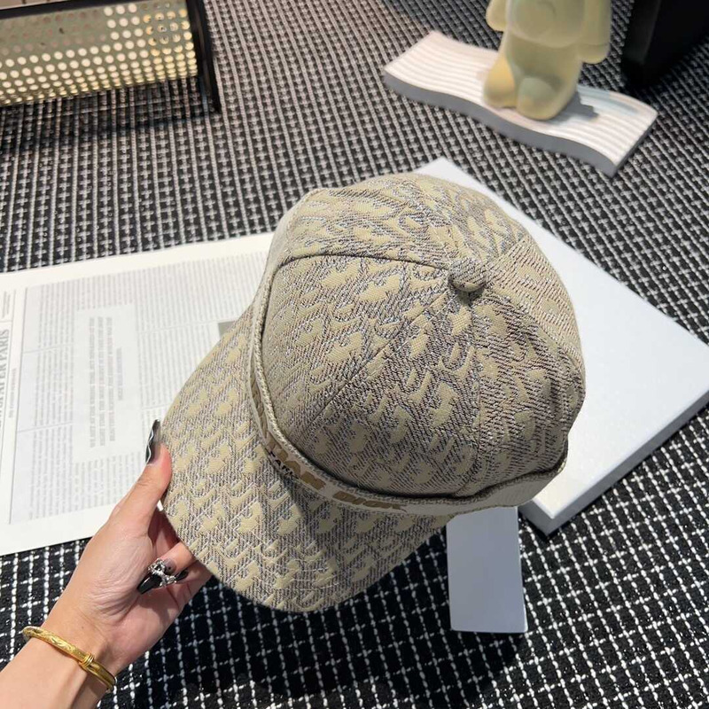 D*or oblique print cap