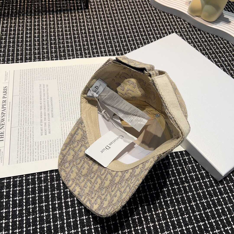 D*or oblique print cap