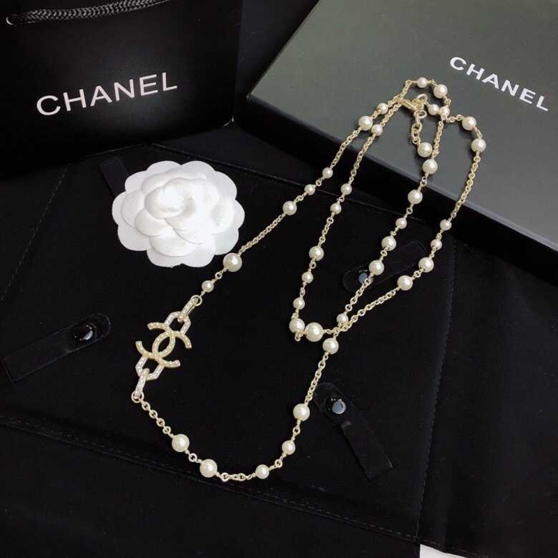 Ch*el pearl logo necklace  white&gold