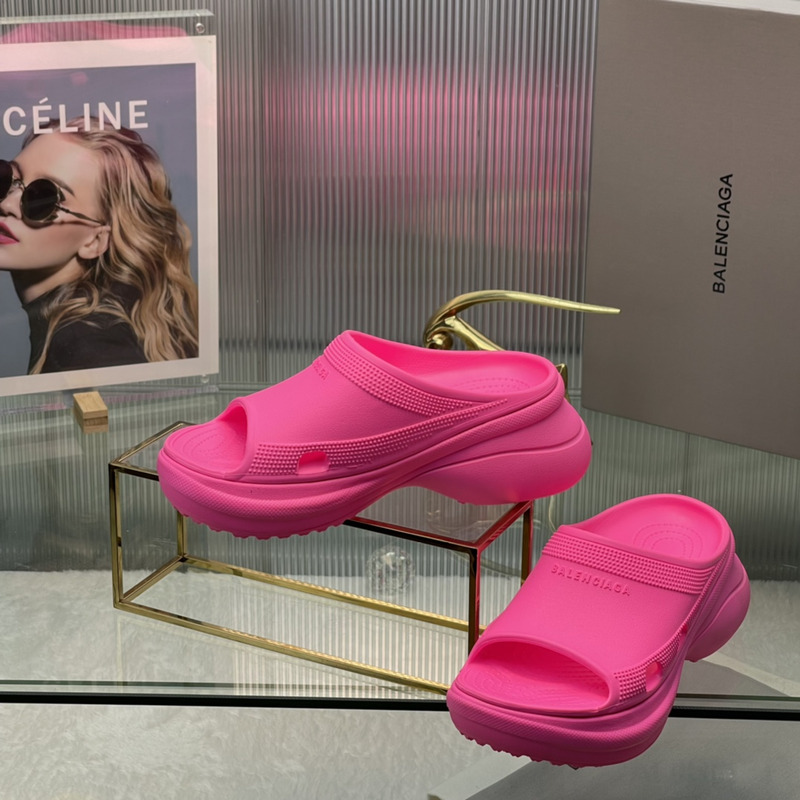 ba*len*cia*ga x Cr*0*s pool slide hot pink