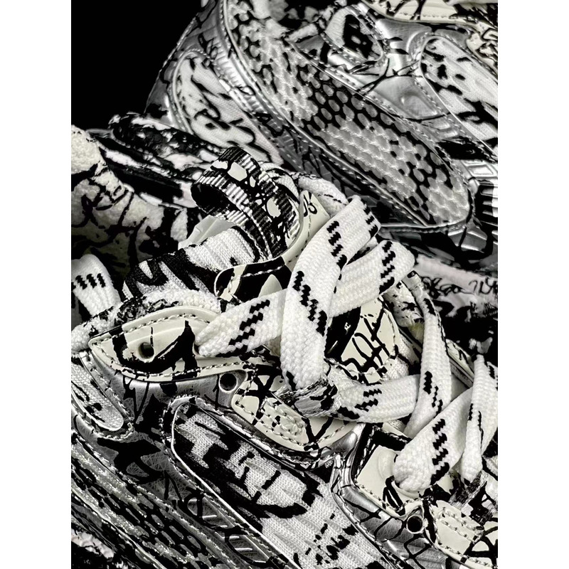 Ba*len*cia*ga 3xl extreme white black graffiti