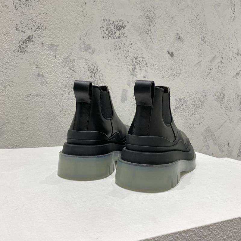 Bo*te*ga ve*ne*ta rubber-trimmed leather chelsea boots