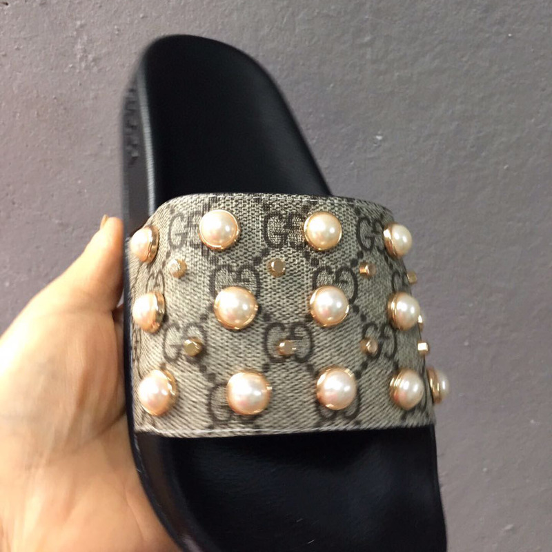 G*u*i slides with pearls