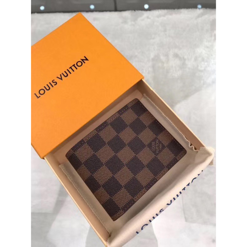 l**is V*t*n damier wallet