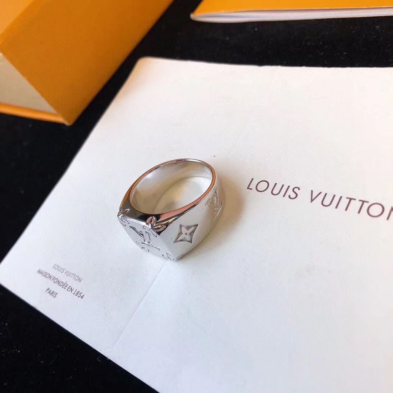 l**is V*t*n ring